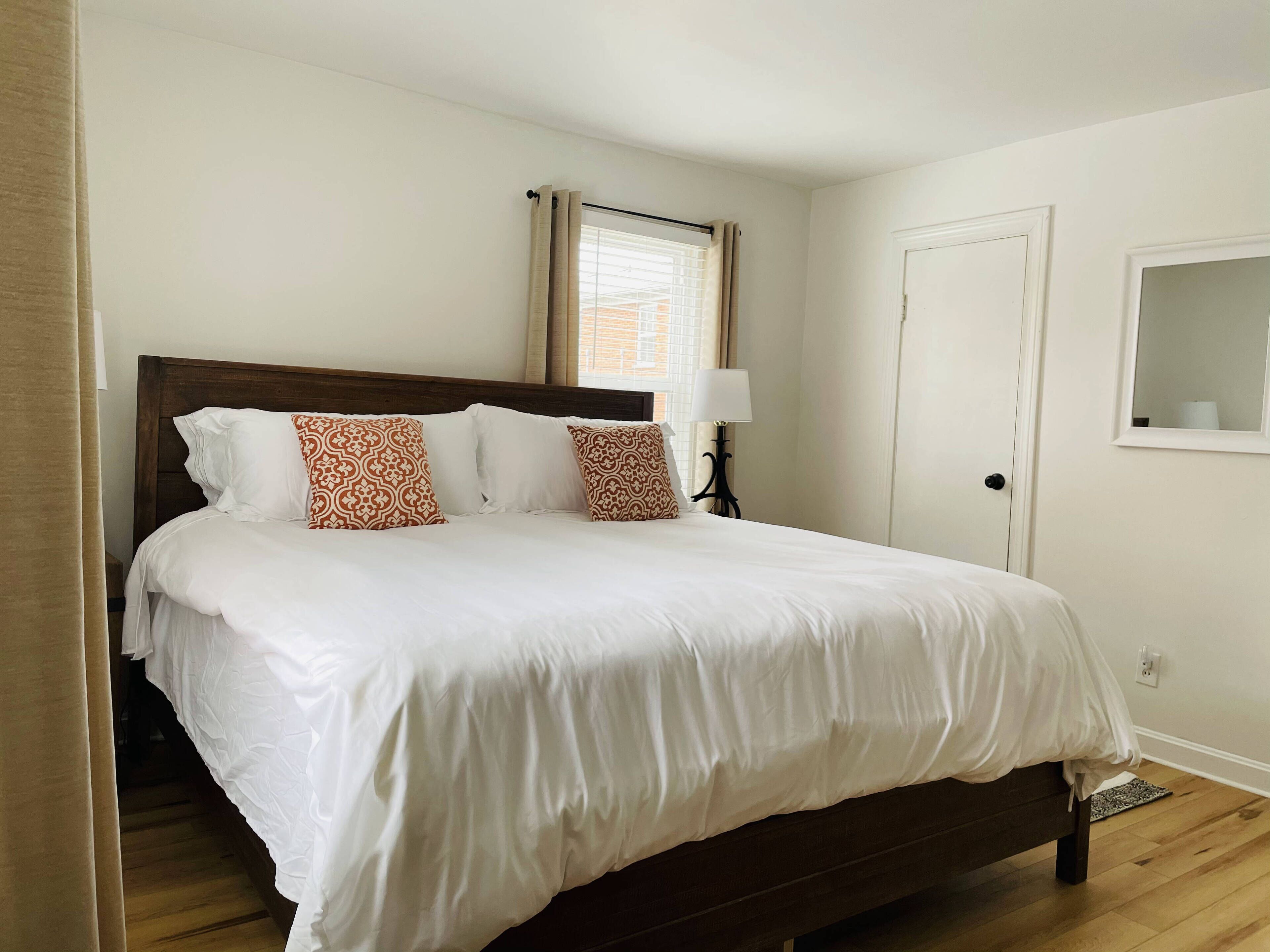 River City Retreat |KING 1BD/1BA Stylish Apt