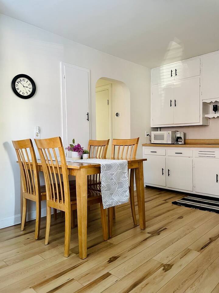 River City Retreat |KING 1BD/1BA Stylish Apt