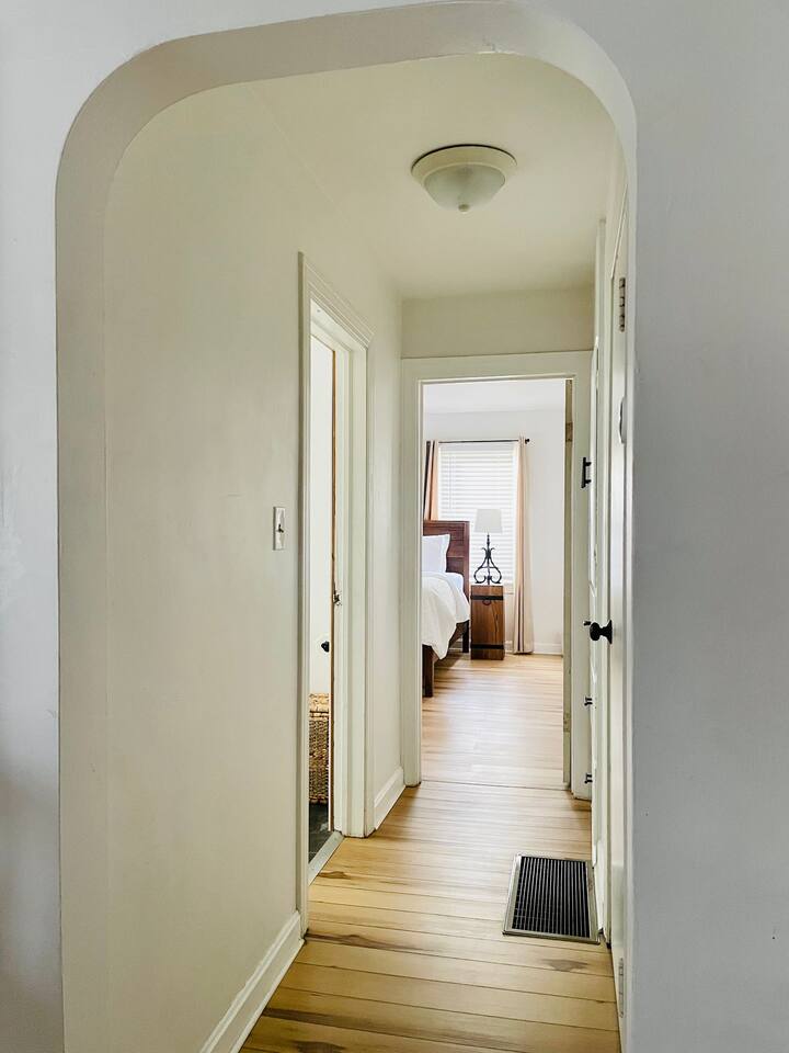 River City Retreat |KING 1BD/1BA Stylish Apt