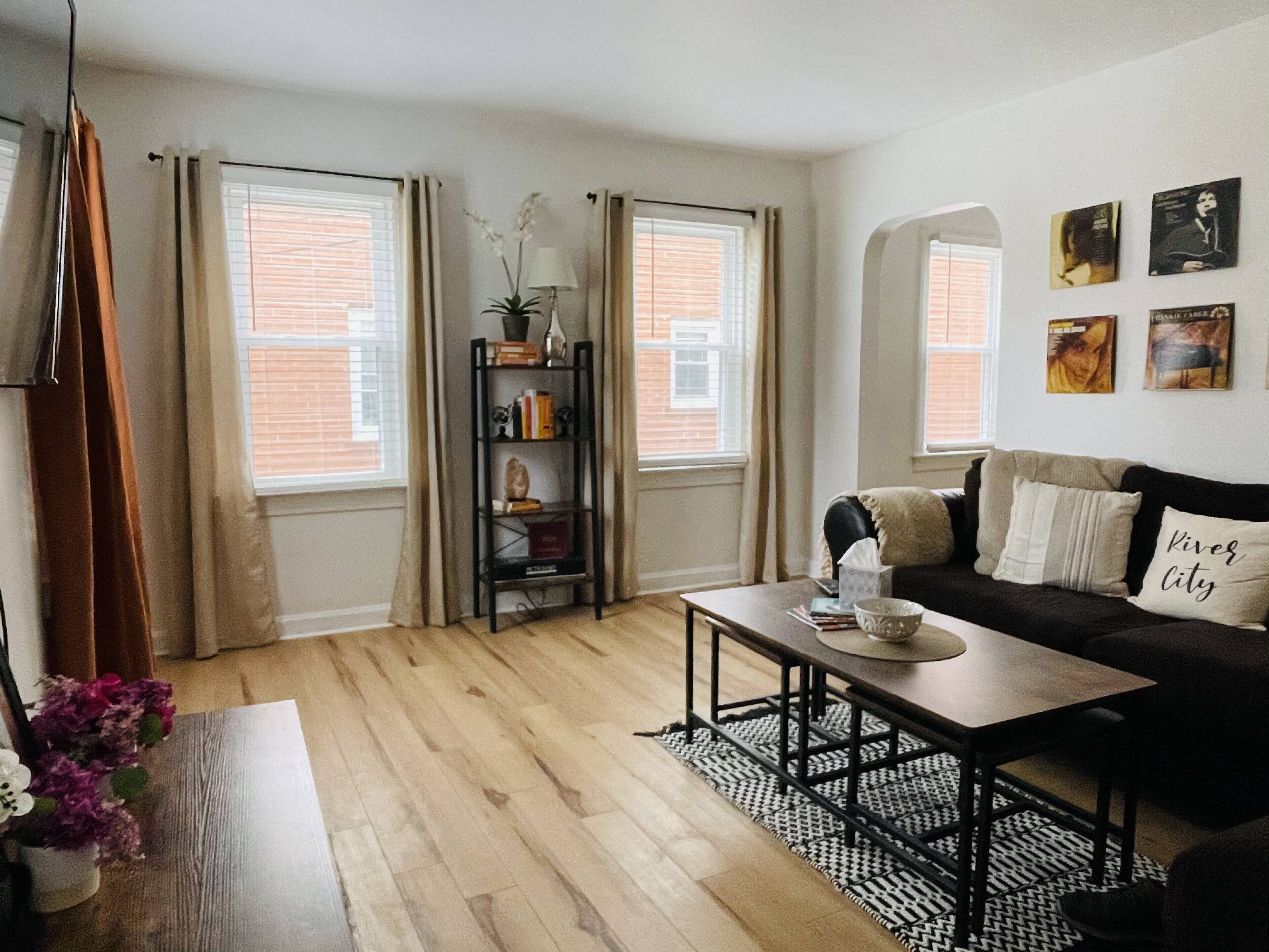 River City Retreat |KING 1BD/1BA Stylish Apt
