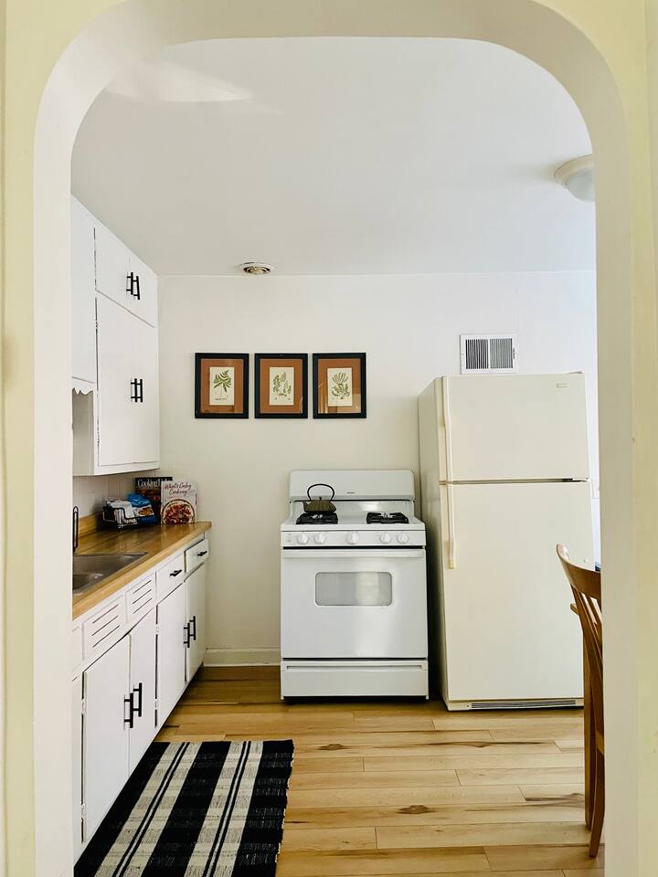 River City Retreat |KING 1BD/1BA Stylish Apt photo 5