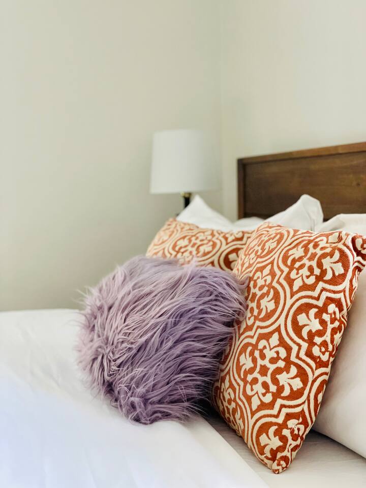 River City Retreat |KING 1BD/1BA Stylish Apt