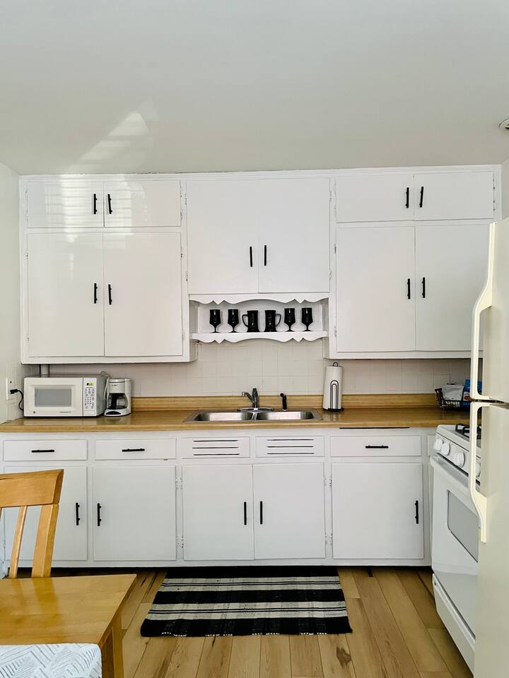 River City Retreat |KING 1BD/1BA Stylish Apt