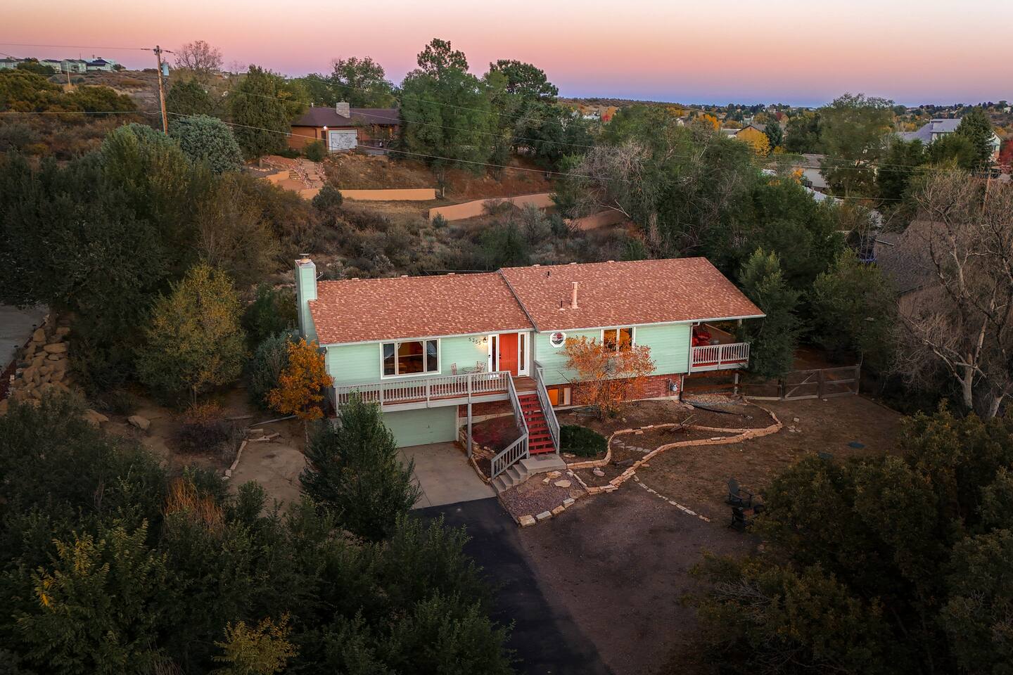 Private Arcade • Hot tub • Fire Pit • Mntn Views