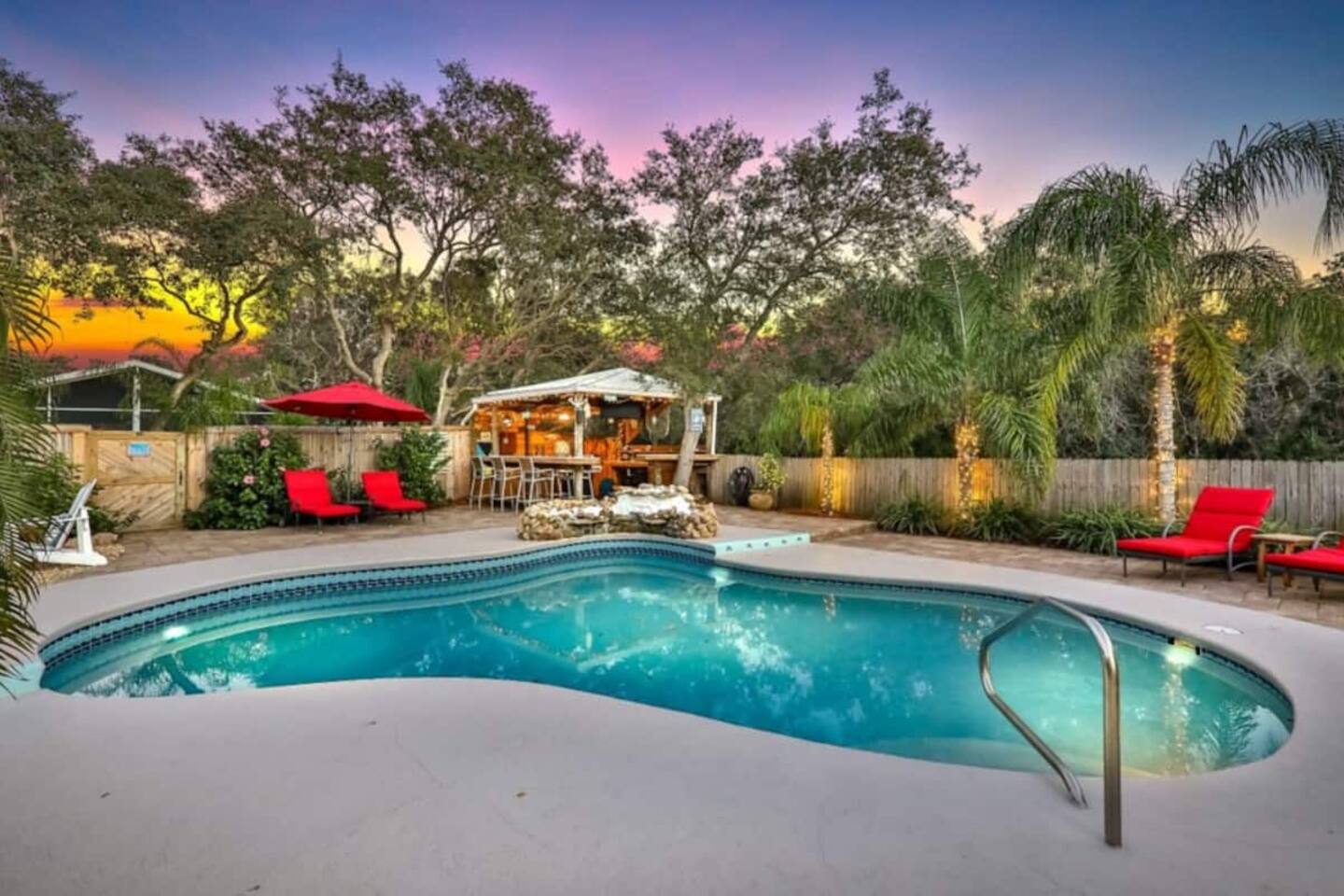 Island Oasis: 2 Homes/2 Pools/Hot Tub/Tiki Bar