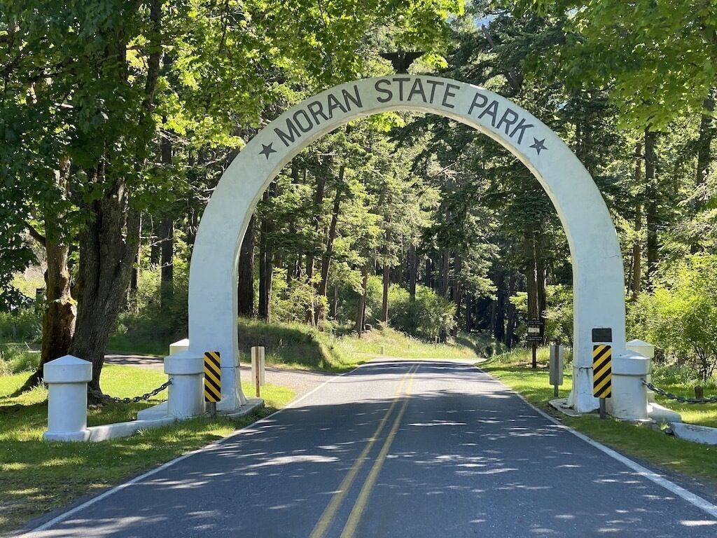 The house is just a 10 minute drive to Moran State Park: hiking, swimming, etc.