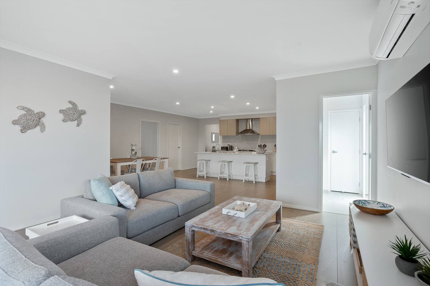 Wait 'N' Sea by Ready Set Stay - in Cowes