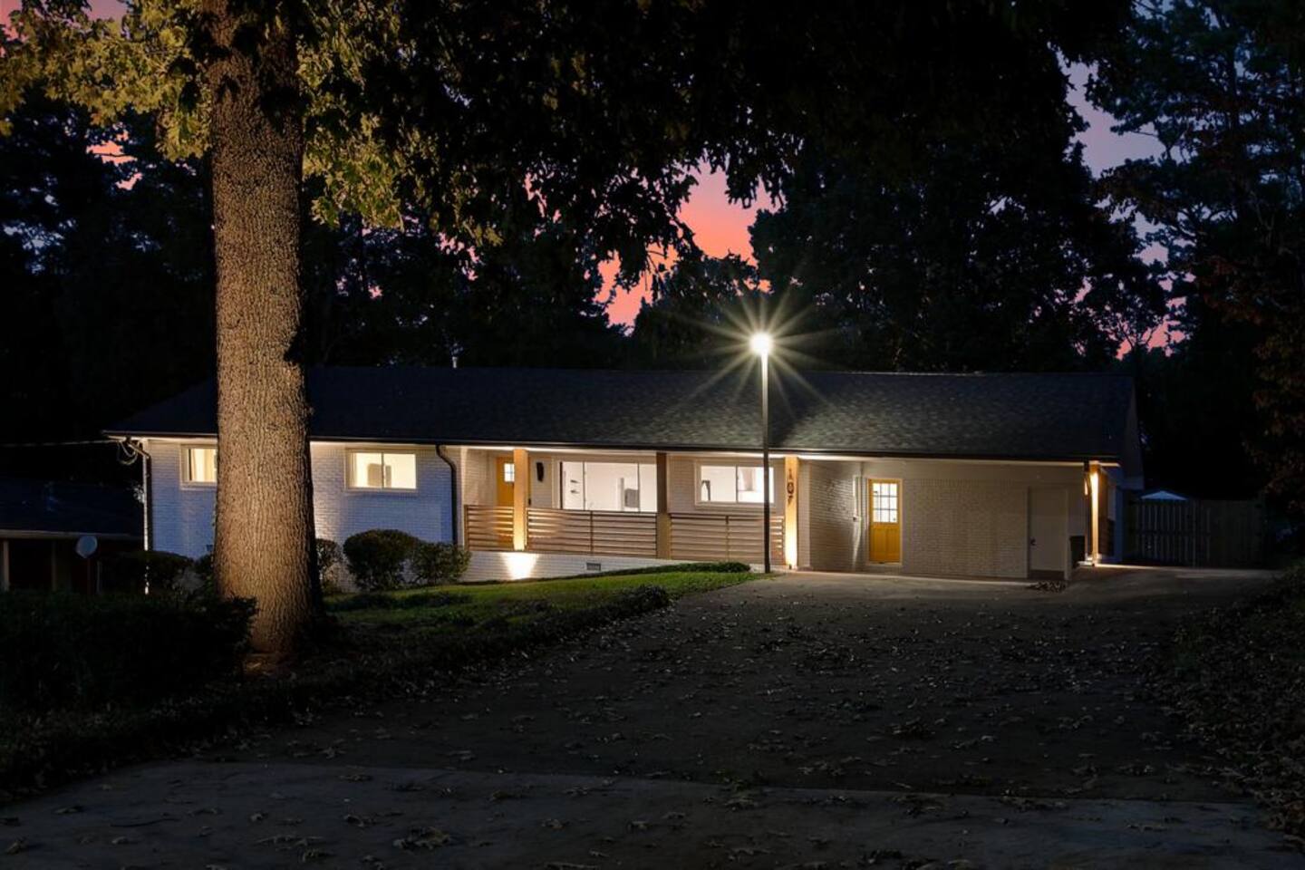 The Oak Tree Oasis - Huge + 2 Master Bedrooms