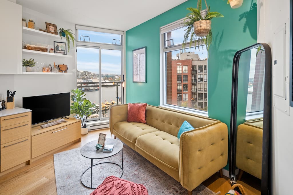 🏖NEW! Eclectic waterfront studio - 💛 of city +gym