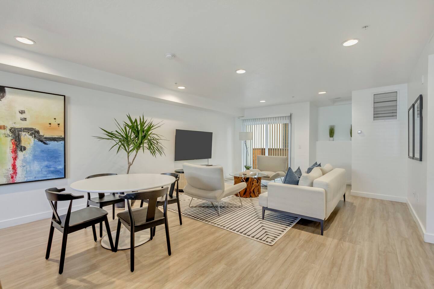 Designer Private Downtown SLC 2Master Suites/2.5BA