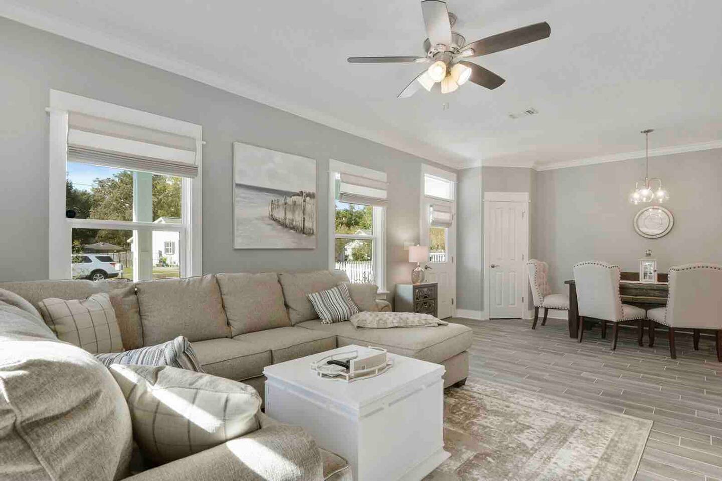 *Chic Beach Cottage Retreat* near Beach/downtown