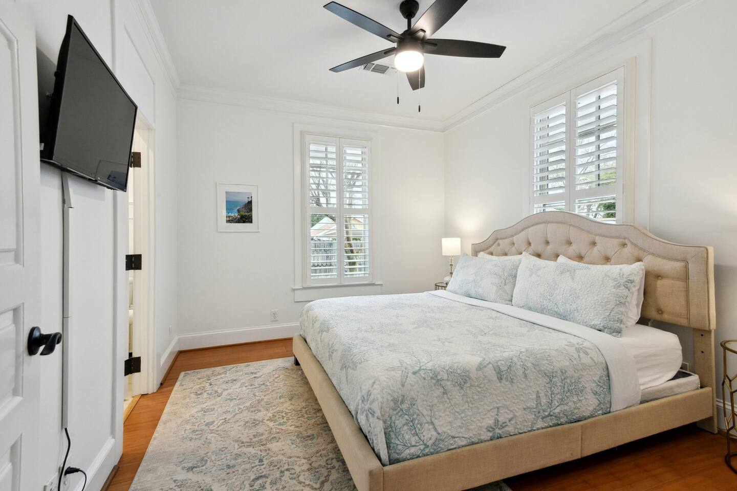 King bedroom 2 - en suite shared bathroom access