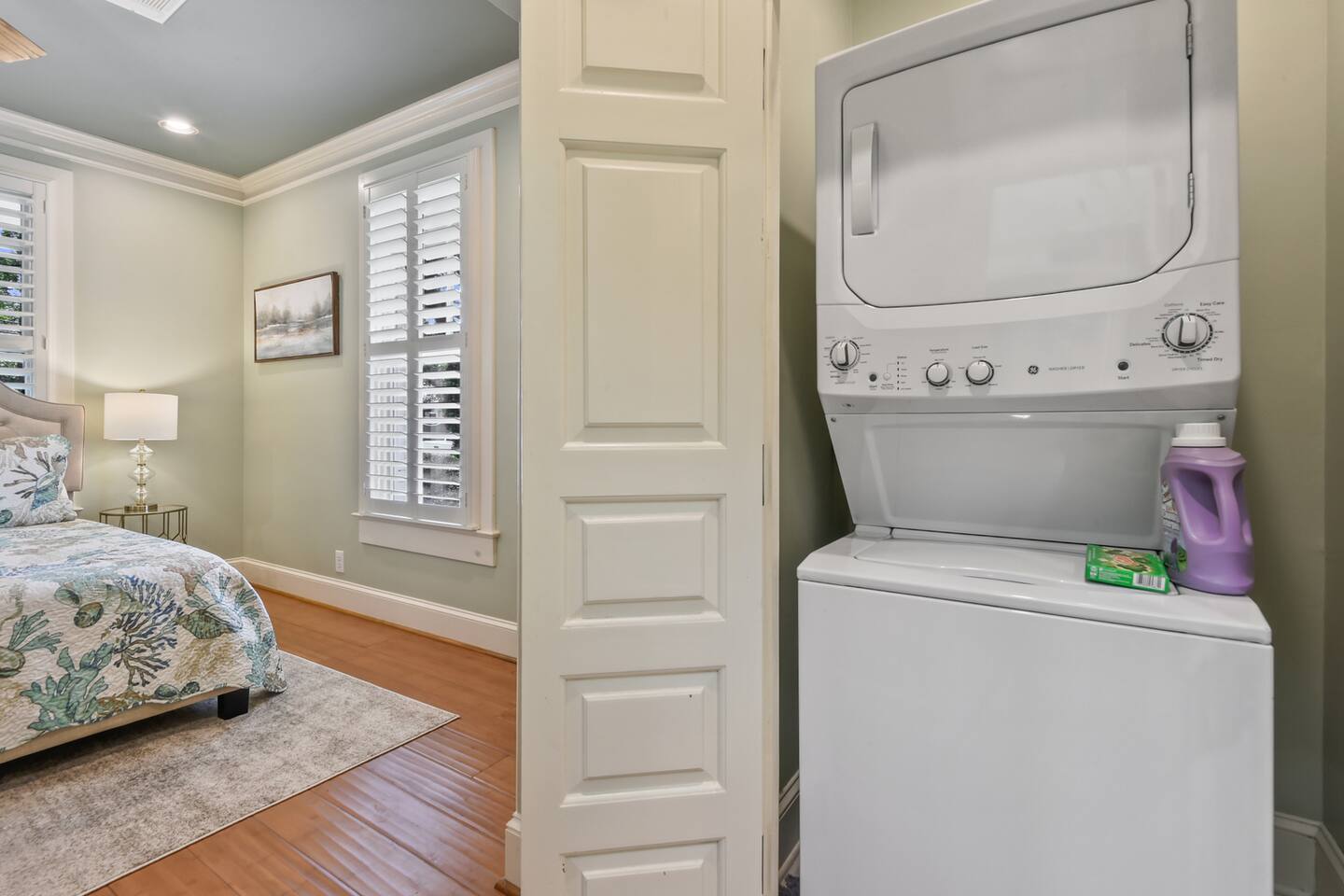 King bedroom 1 - laundry area