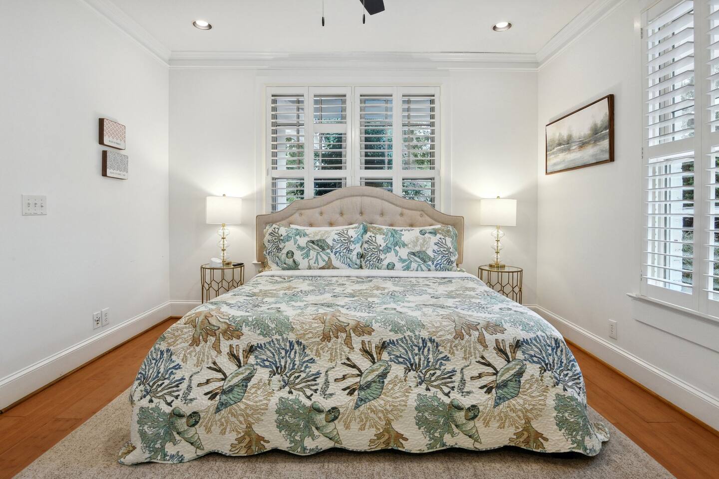 King Bedroom 1 with private en-suite bathroom