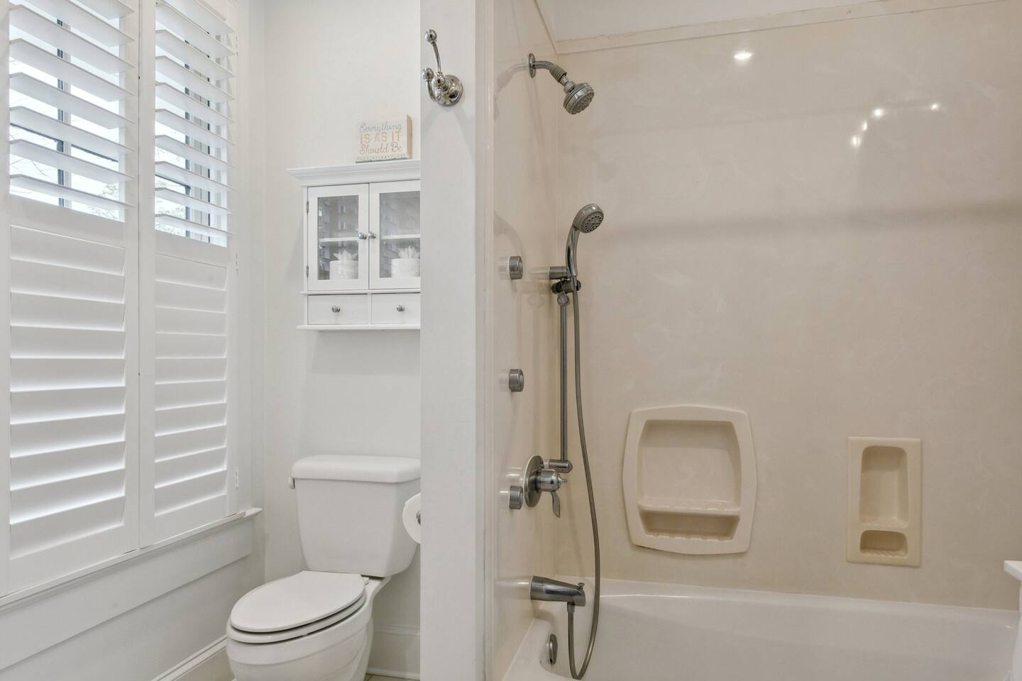 King bedroom 1 en-suite bathroom