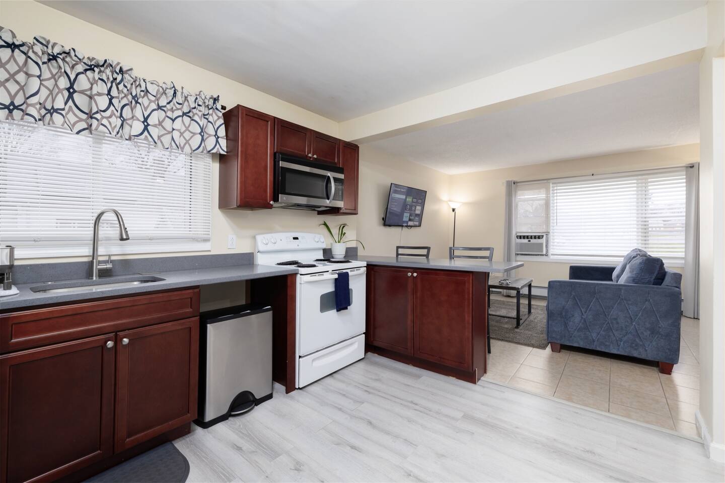 Comfy Equipped for Families | Webster Hill Suite1E