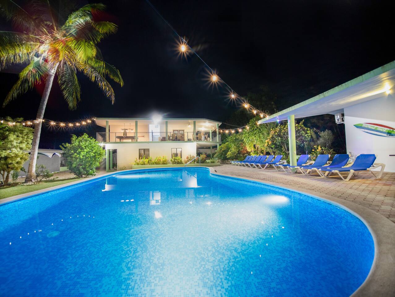 Tropical 7BR Villa | BIG POOL | Close to beach!