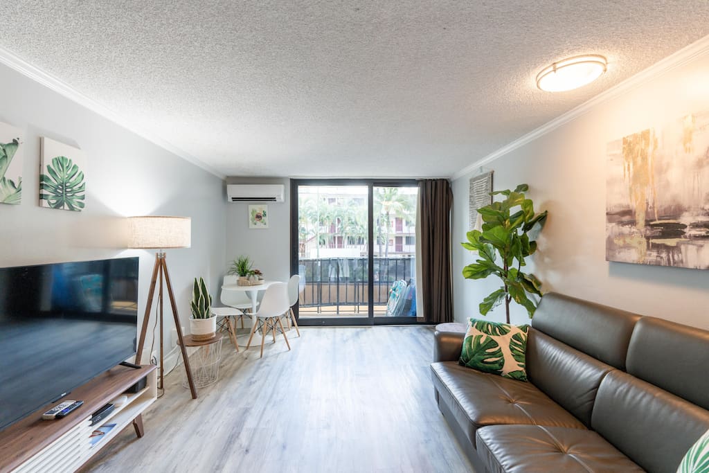 Stunning 1BR with lanai -2 blocks to Waikiki Beach