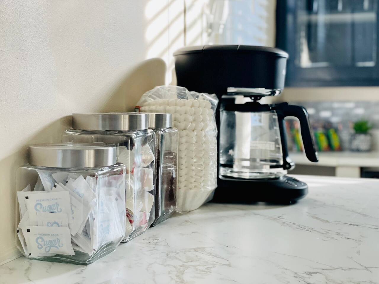 Abode à la Mode / Centrally Located 2BR/1BA Home