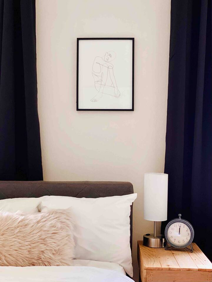 Abode à la Mode / Centrally Located 2BR/1BA Home