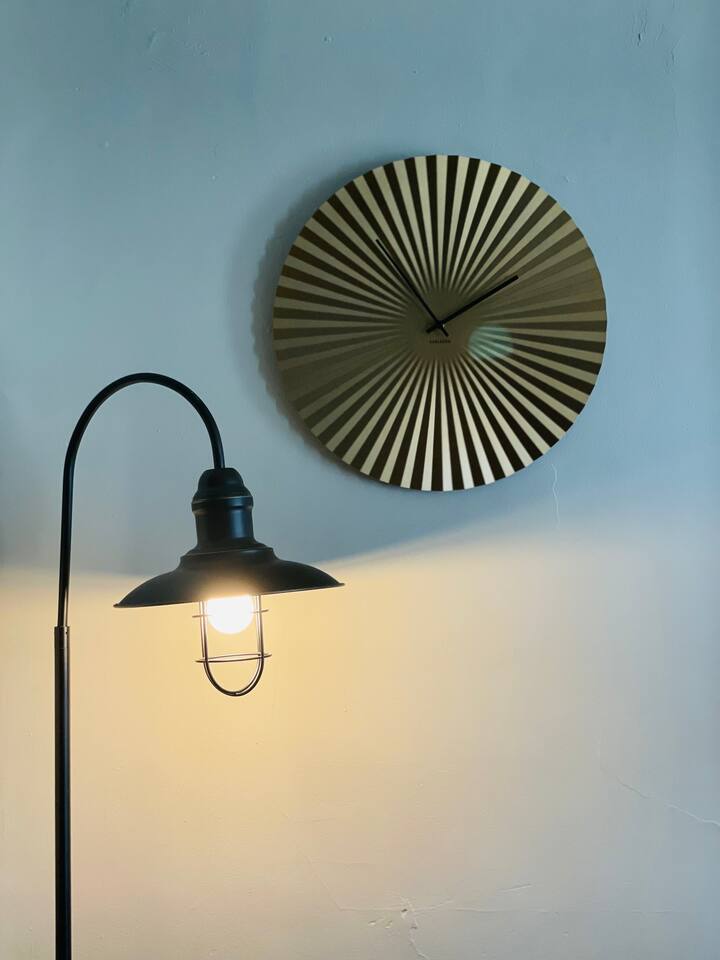 Abode à la Mode / Centrally Located 2BR/1BA Home