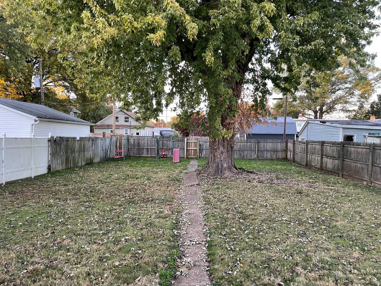 Abode à la Mode / Centrally Located 2BR/1BA Home