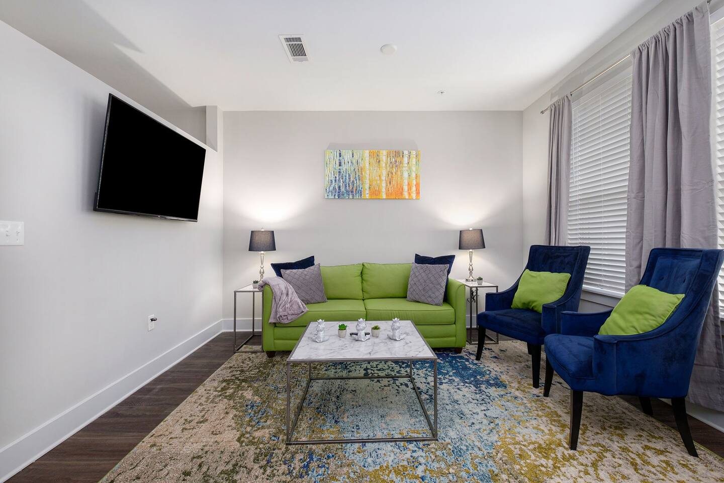 NoDa Luxe King Suite| FreeParking| SmartTVs| Wifi