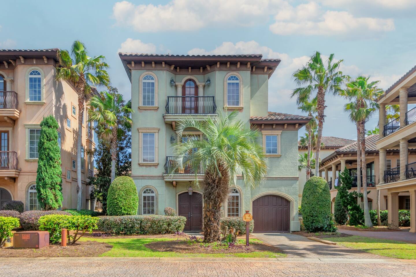 Italian villa 200 steps from beach • Free cruise!