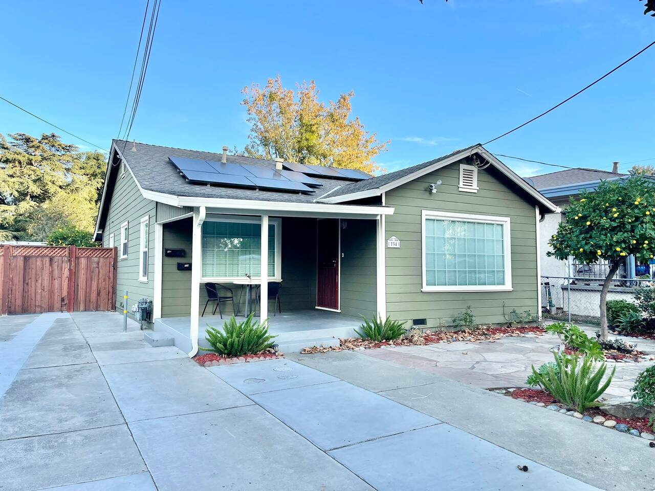 Serene 2BR Bungalow - Parking + Laundry + Sleep 6