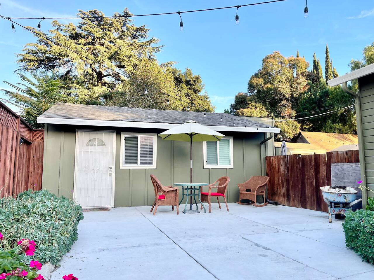 Large New Modern Guest House + Laundry + Garden