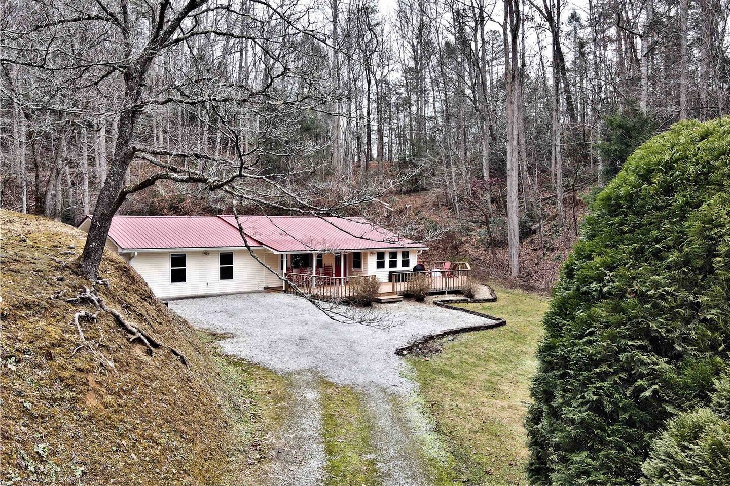 Gatlinburg, Pet Friendly, Secluded, Hot Tub, Games