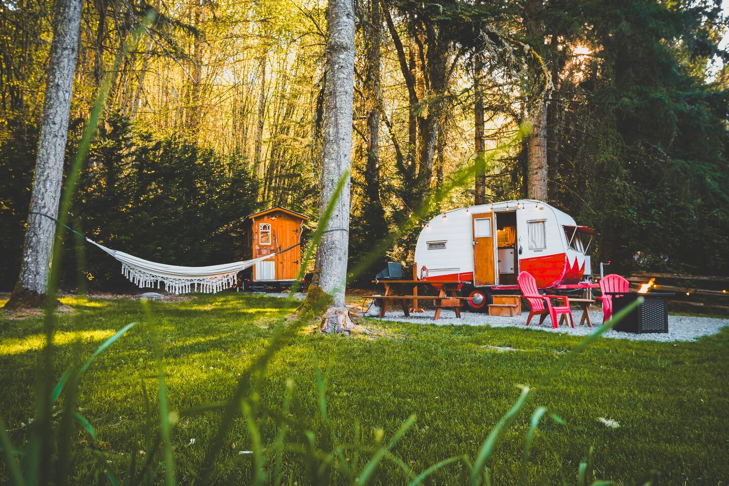 "Darla" the Glamping Trailer at Ashford Lodge