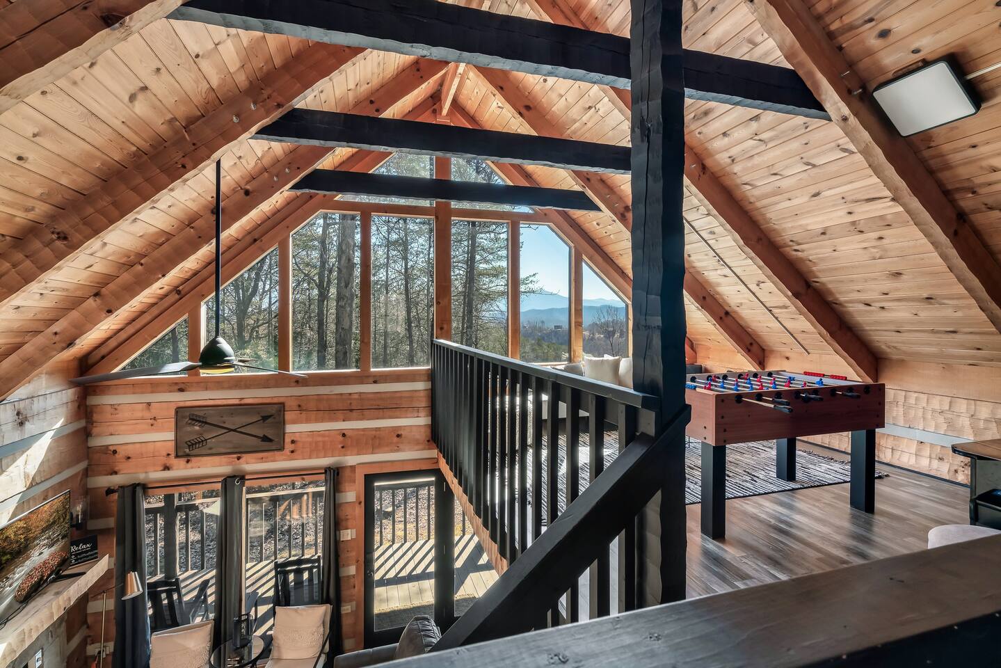 Christmas Tree Up | Mountain Views | Hot Tub