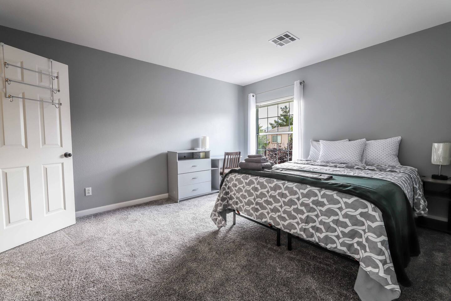 ★★★★★ C-19 CLEAN: Memory Foam Queen, Desk & Wifi