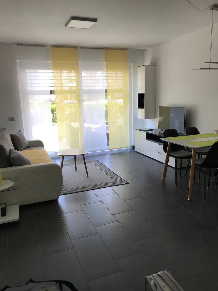 Schöne Neubauwohnung mit Garten