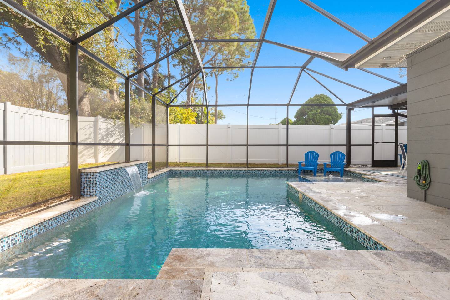 Home in Seminole. Mins to BEACH. Heated POOL