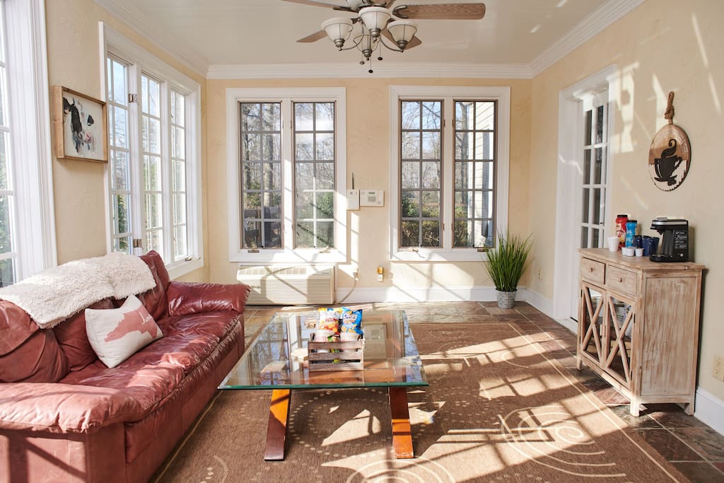 In-law suite, w/private entrance +Sunroom & patio!