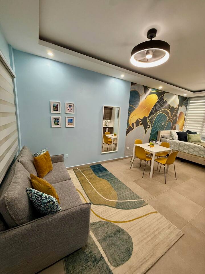 Heart of Condado: Remodeled Studio Walk to Beach