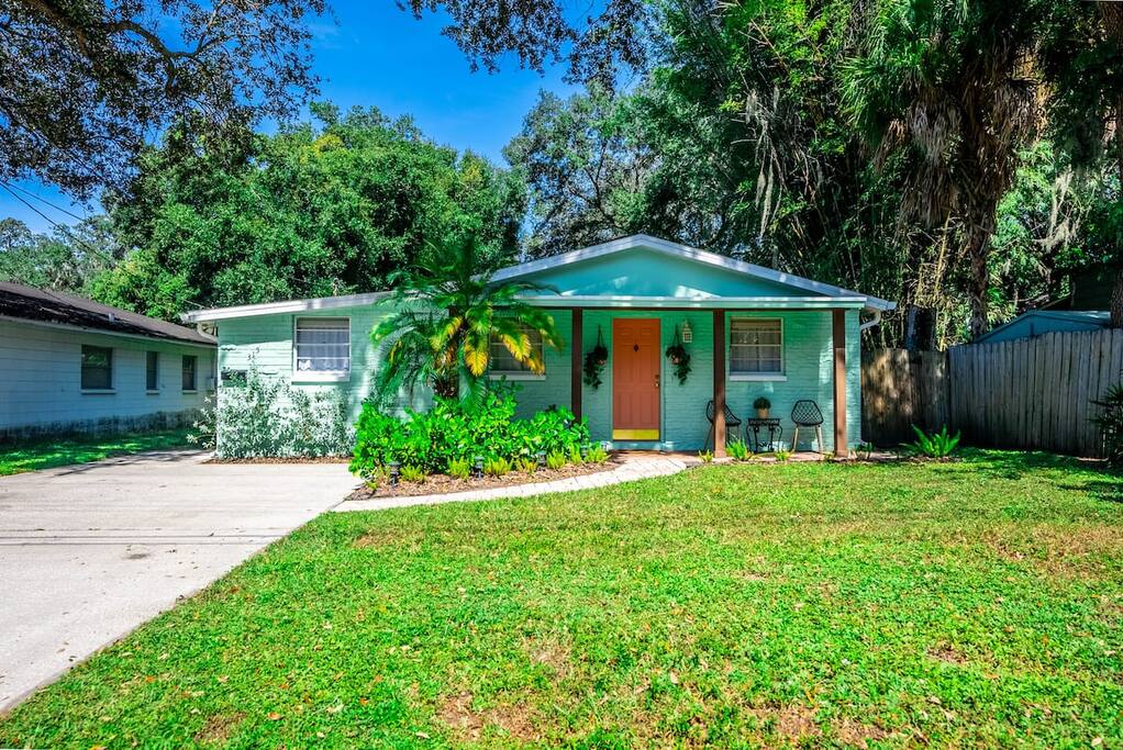 Golden Hour | Luxe Pool Stay