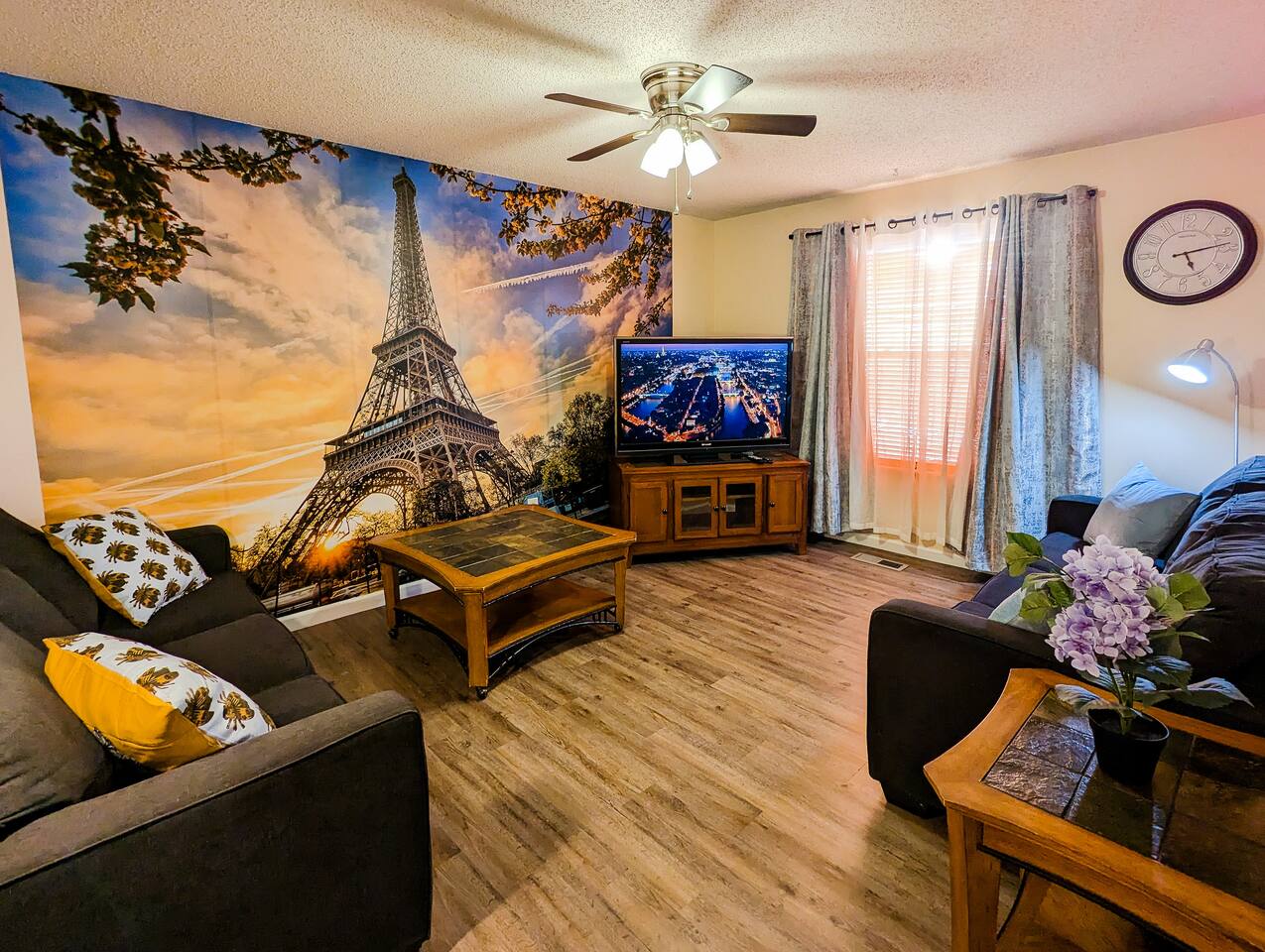 *Spacious & comfy 3/2 duplex, pets allowed (fee)