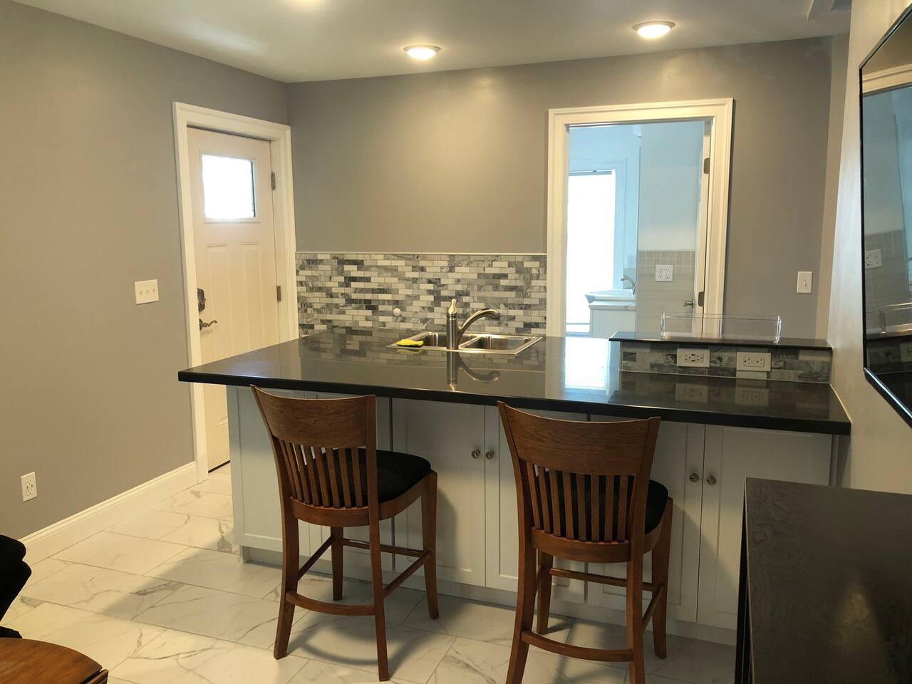 1st Class Rentals Upstairs 2 Bedroom Apt Columbia