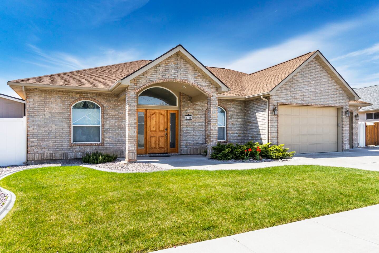 Spacious/King bed/bbq/Quality furnishings/Lg suite