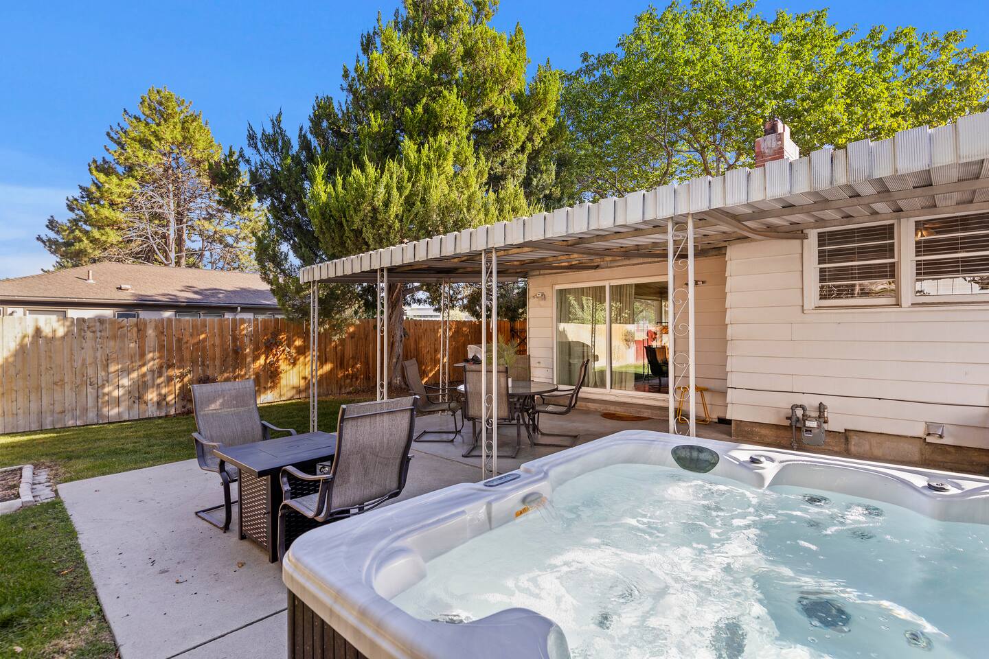 Retro Chic 3BR/2BA w/ Hot Tub