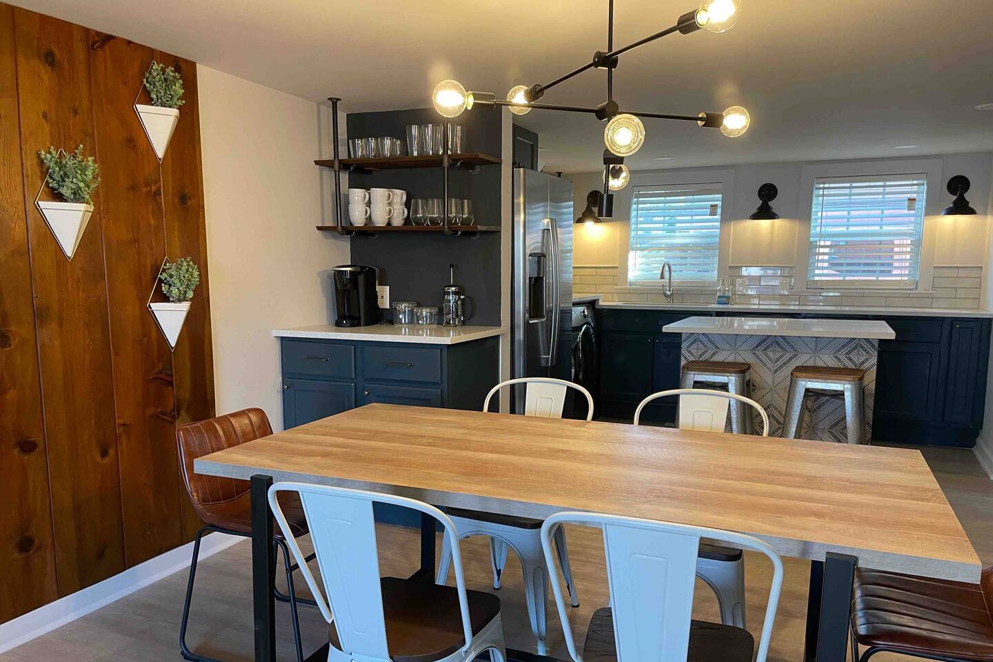 1 Block to Beach & Pleasure Pier | Walk Everywhere