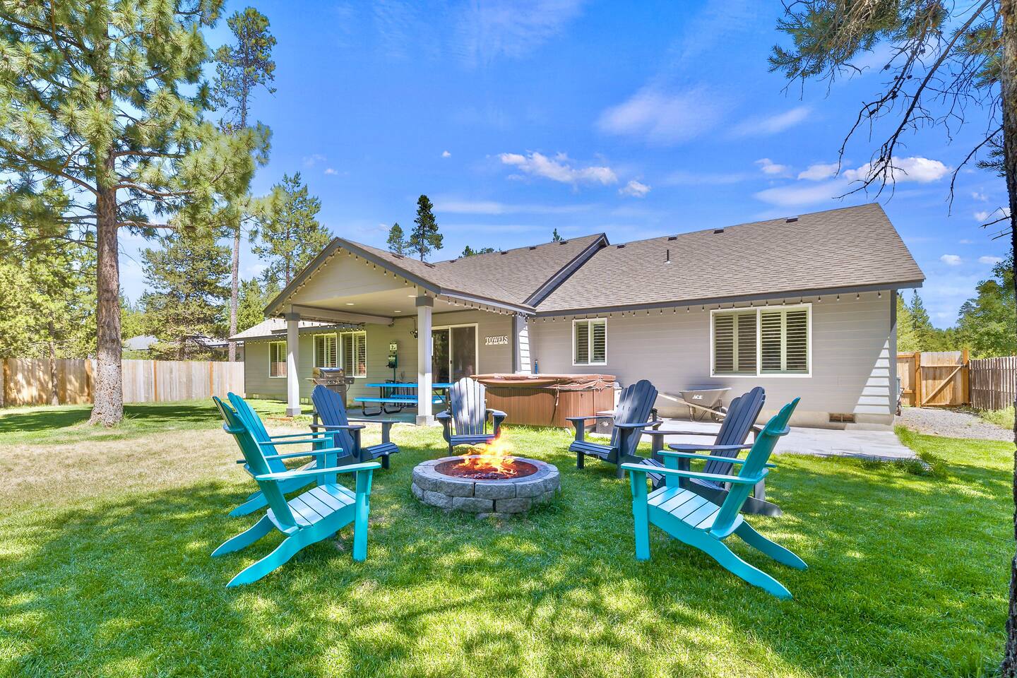 Treehouse • Hot Tub • Game Room • Near Sunriver