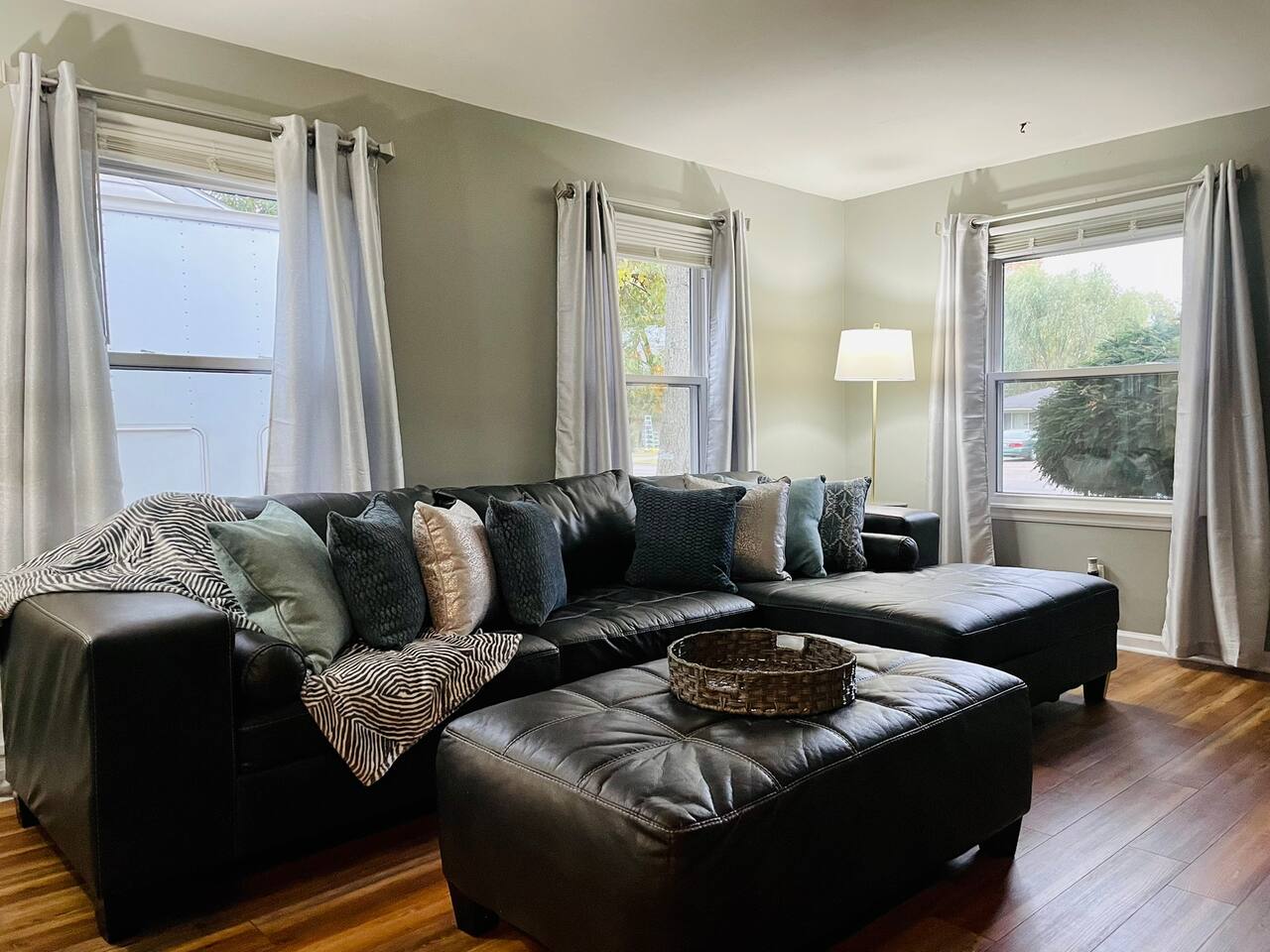 Modern, Spacious, and Clean 2 Bedroom Townhome