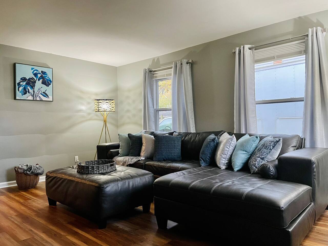 Modern, Spacious, and Clean 2 Bedroom Townhome photo 2