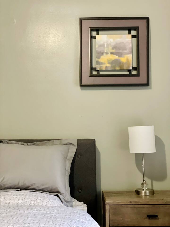 Modern, Spacious, and Clean 2 Bedroom Townhome