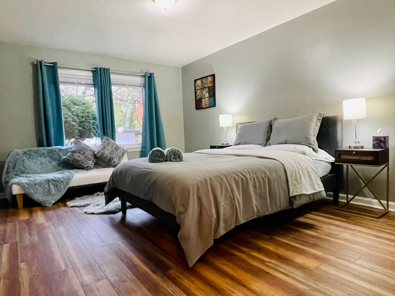 Modern, Spacious, and Clean 2 Bedroom Townhome photo 4