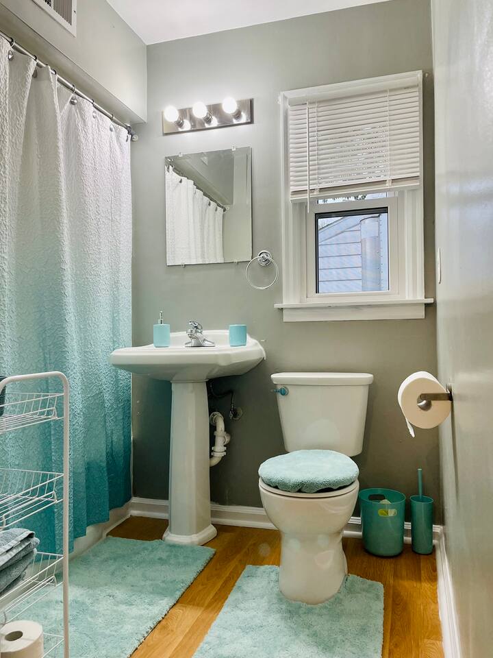 Modern, Spacious, and Clean 2 Bedroom Townhome